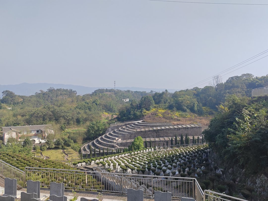 龙台山陵园，宁静与和谐